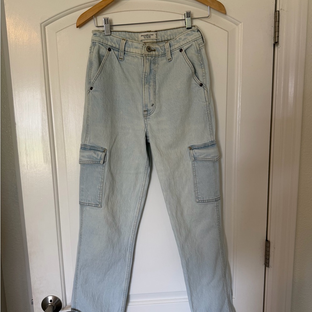 Abercrombie & Fitch The '90s Straight Ultra High Rise Light Wash Cargo Jeans
